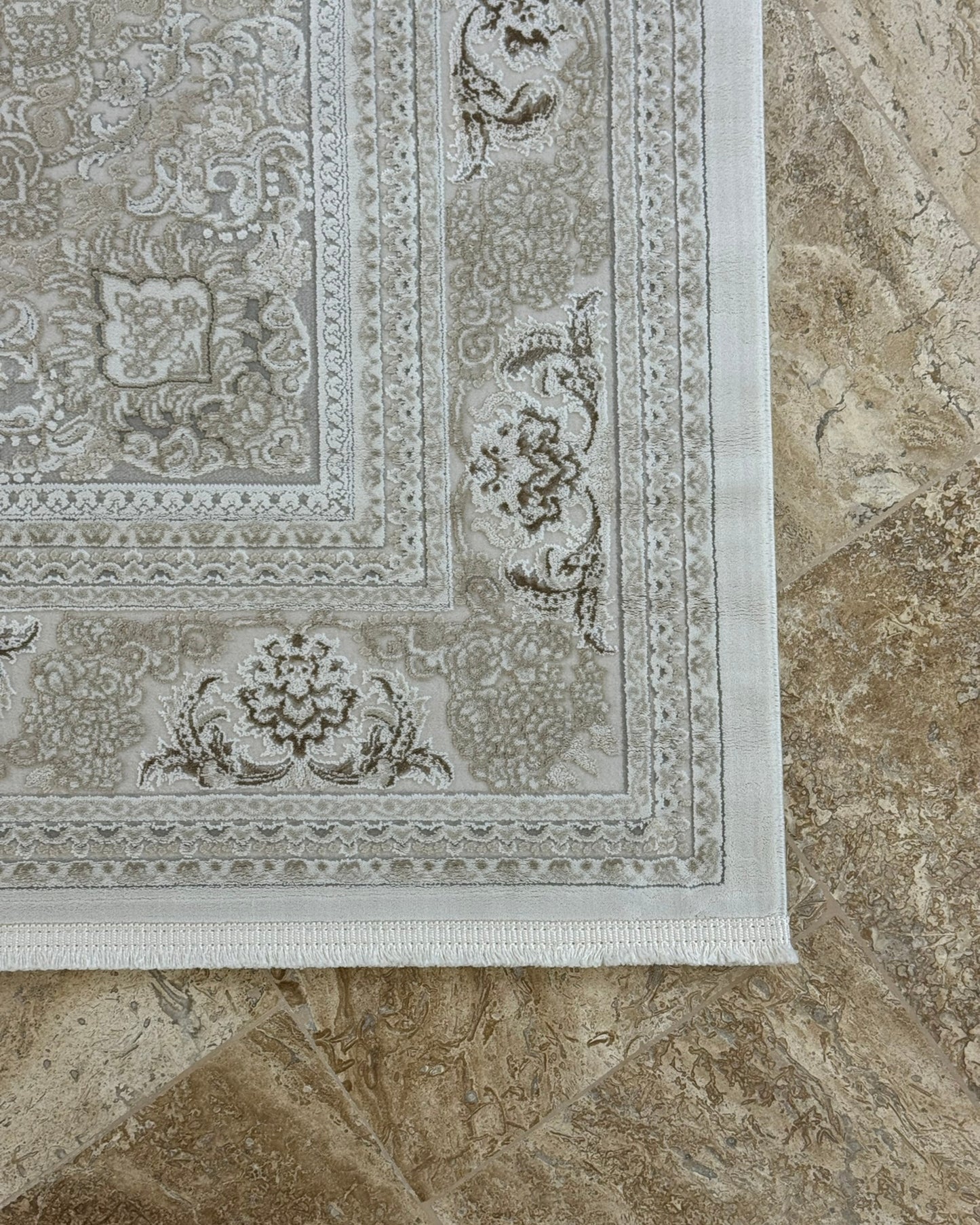 Amber Göbek Desenli Makine Halısı Krem