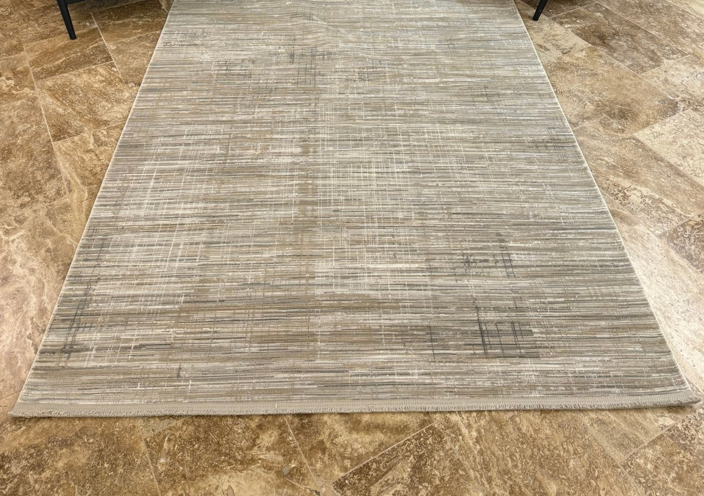 Amber Sade Desenli Makine Halısı Gri