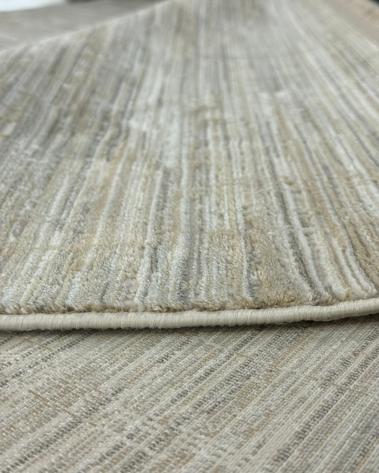 Amber Sade Desenli Makine Halısı Gri