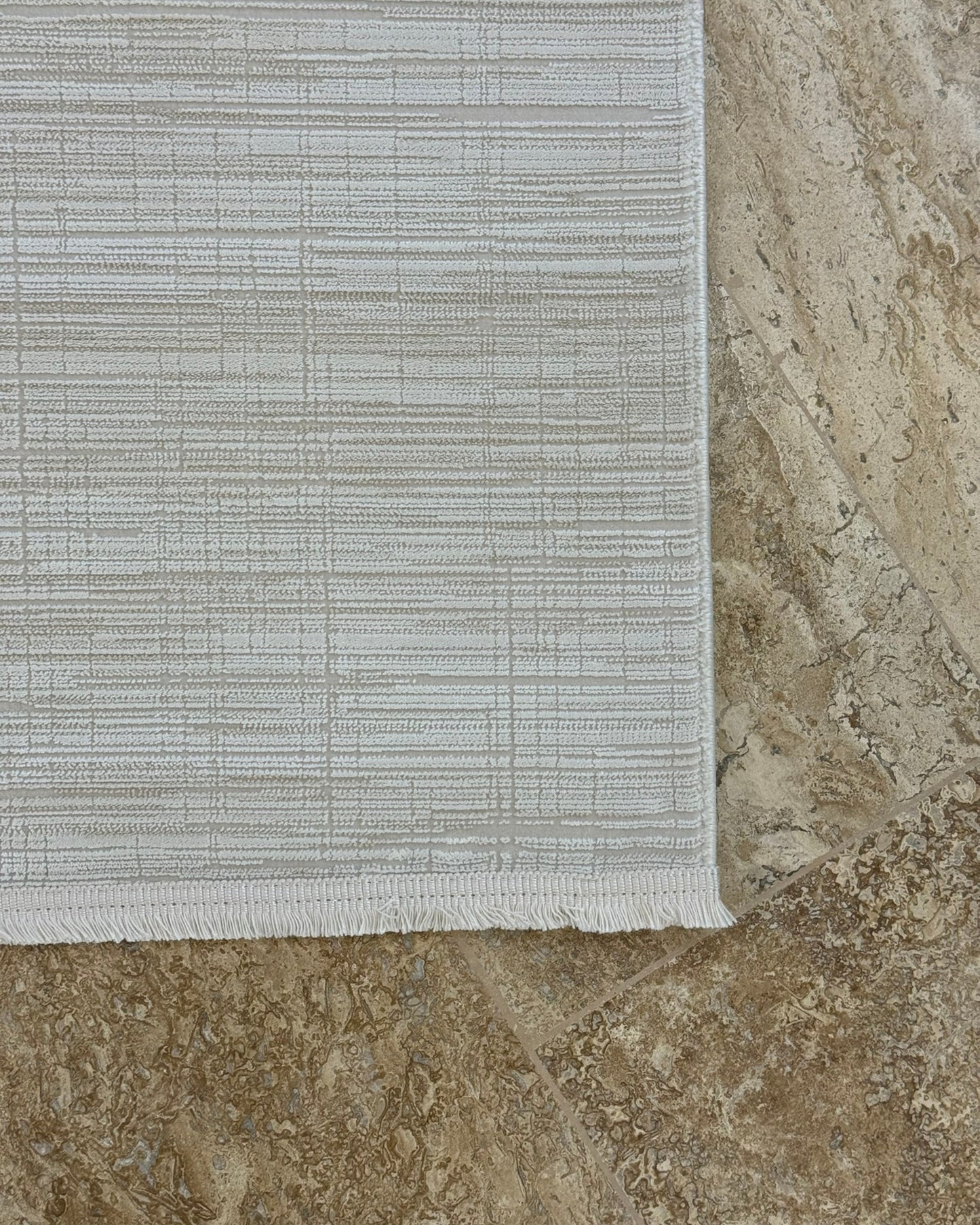 Amber Sade Desenli Makine Halısı Krem