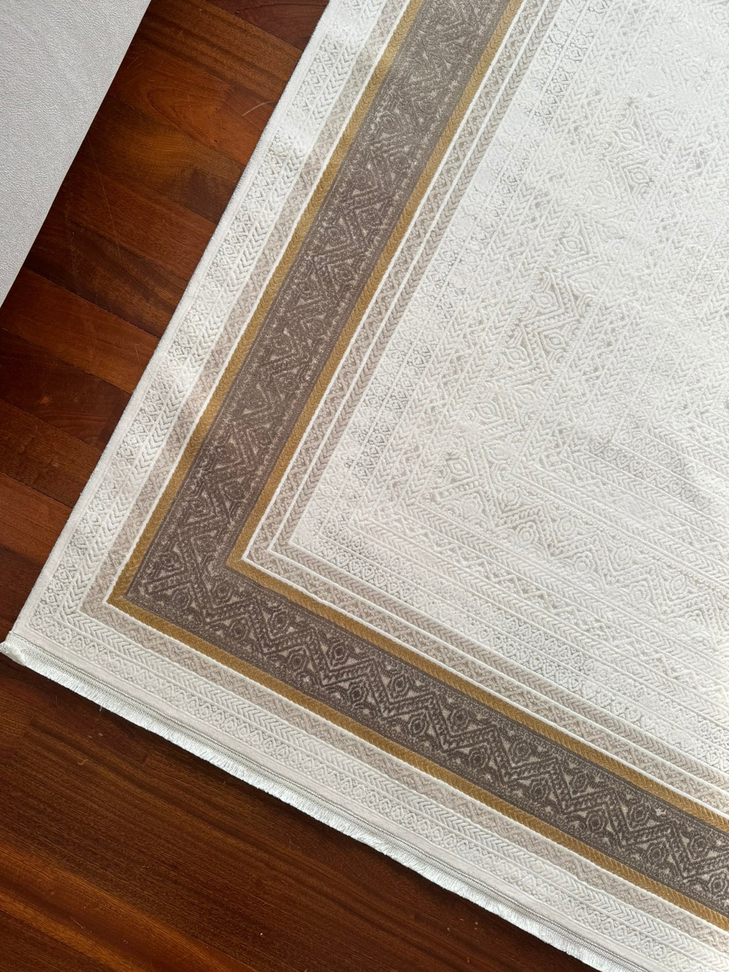 Sedef Koleksiyonu Çerçeve Desenli Makine Halısı Bej