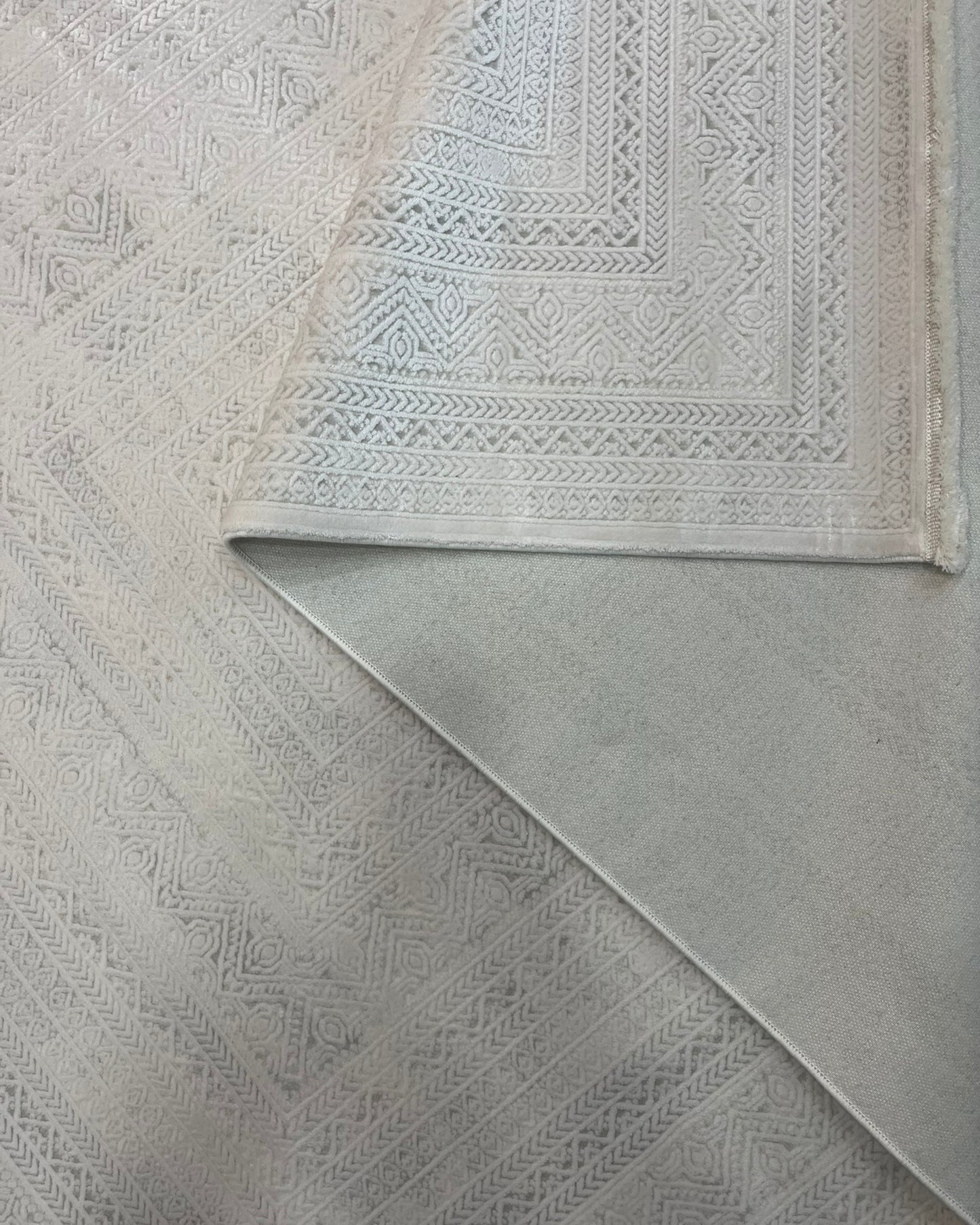 Sedef Koleksiyonu Çerçeve Desenli Makine Halısı Krem