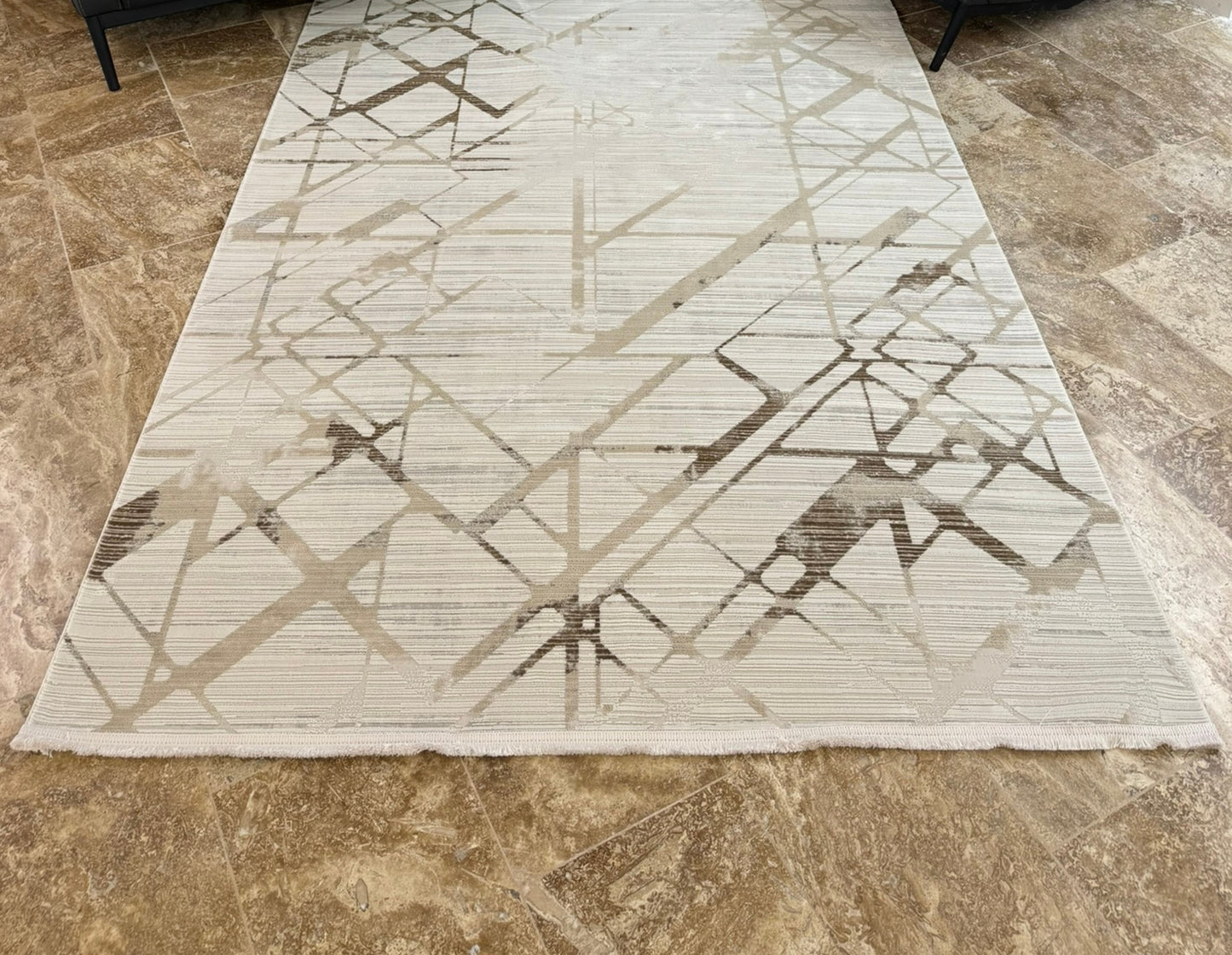 Amber Sade Desenli Makine Halısı Bej